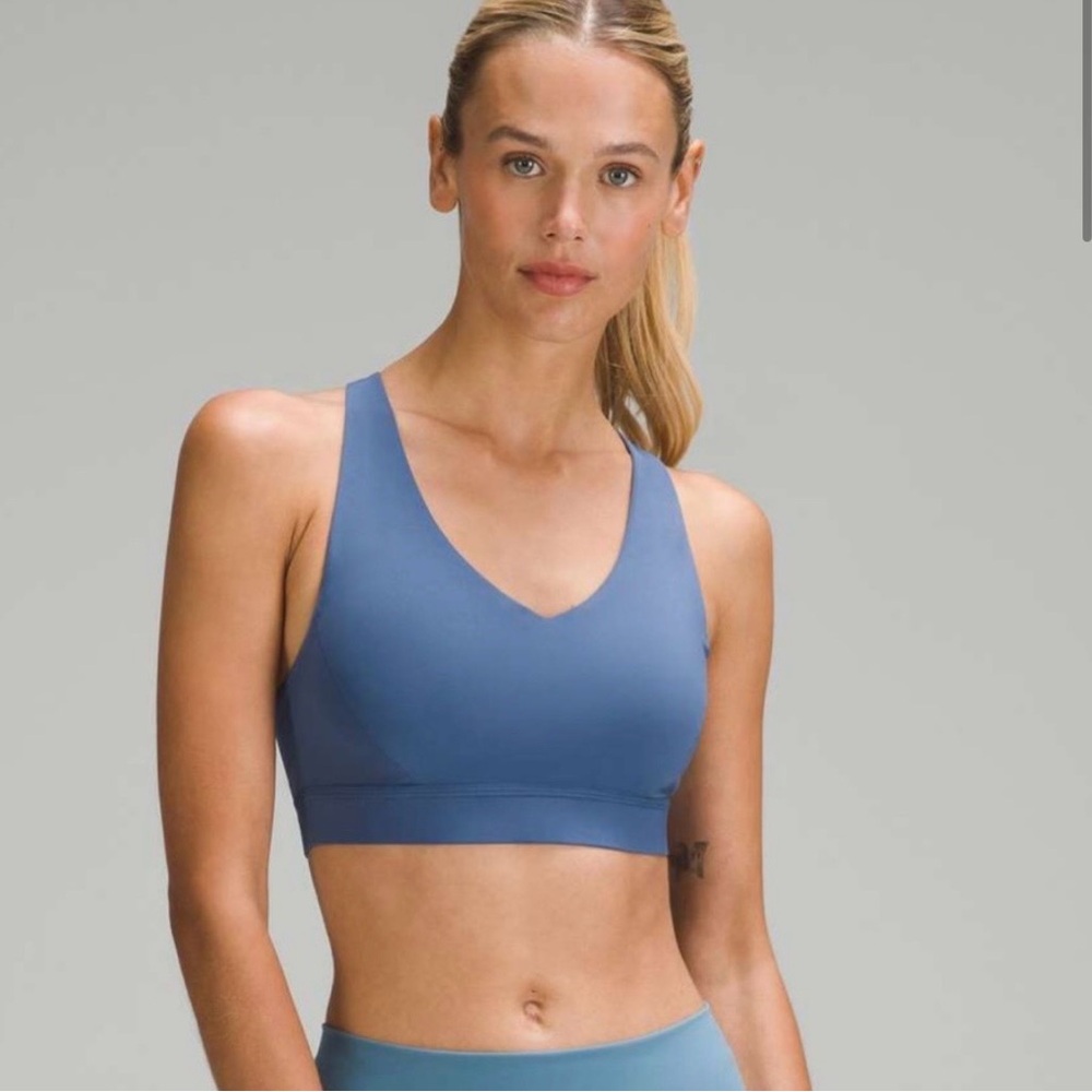 NWT LULULEMON Envital Bra
Support D/DD Cup Size 10 Navy